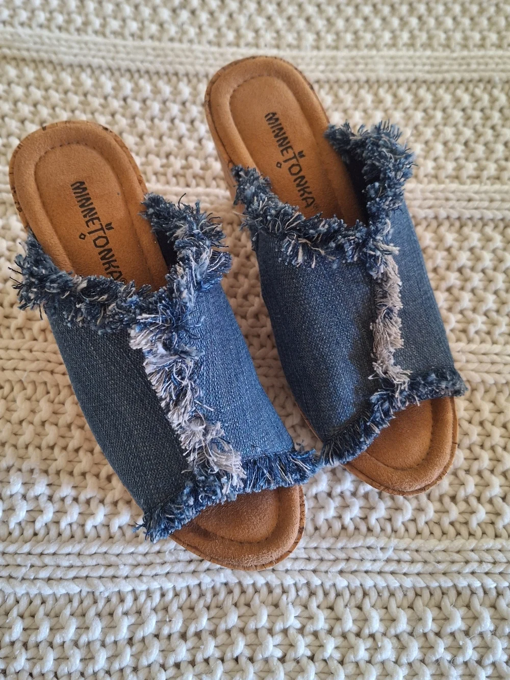 Minnetonka Women's Denim Fringed Slide Wedges Size 6